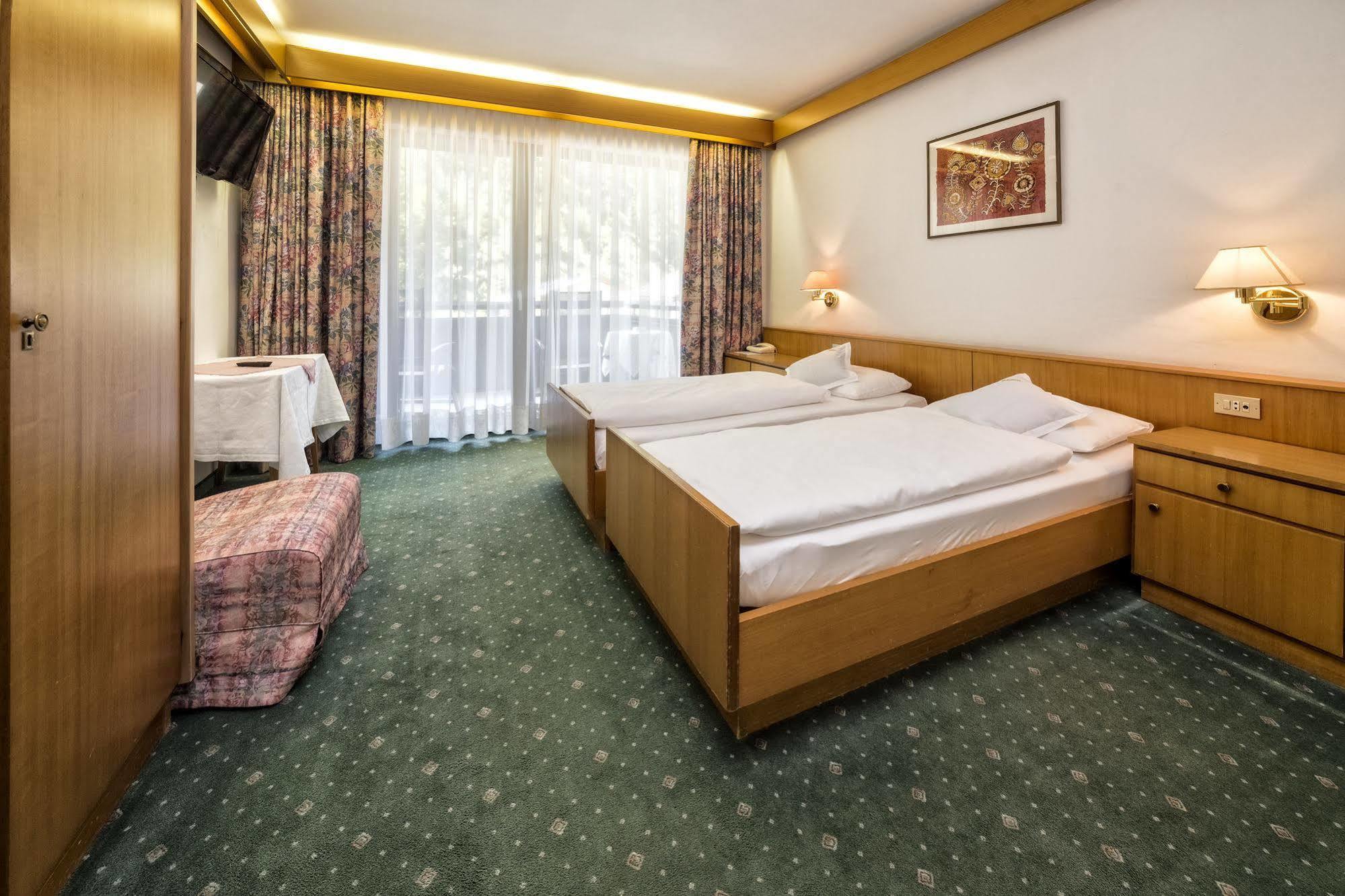 Hotel Armin Селва ди Вал Гардена Екстериор снимка